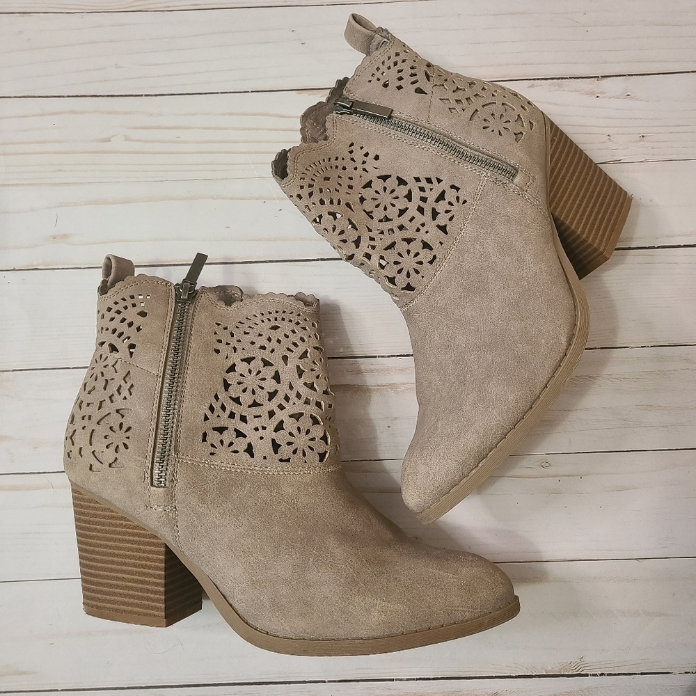 London Fog Ubley Cutout Ankle Booties